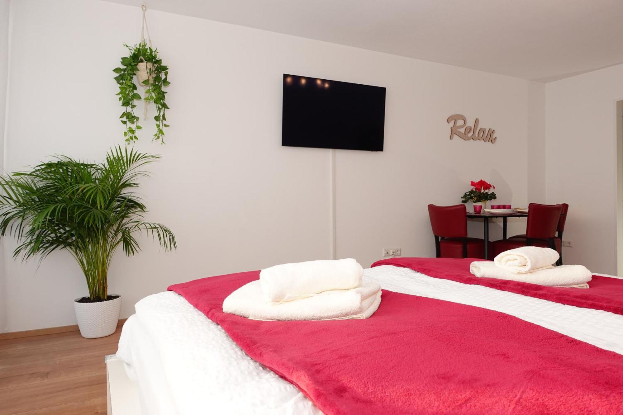 שיידג Relax-Red Mit Pool Und Sauna מראה חיצוני תמונה